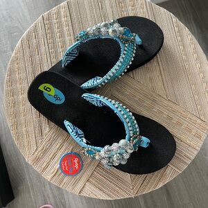 NWOT ladies size 9 embellished custom made flip flop shades of blue